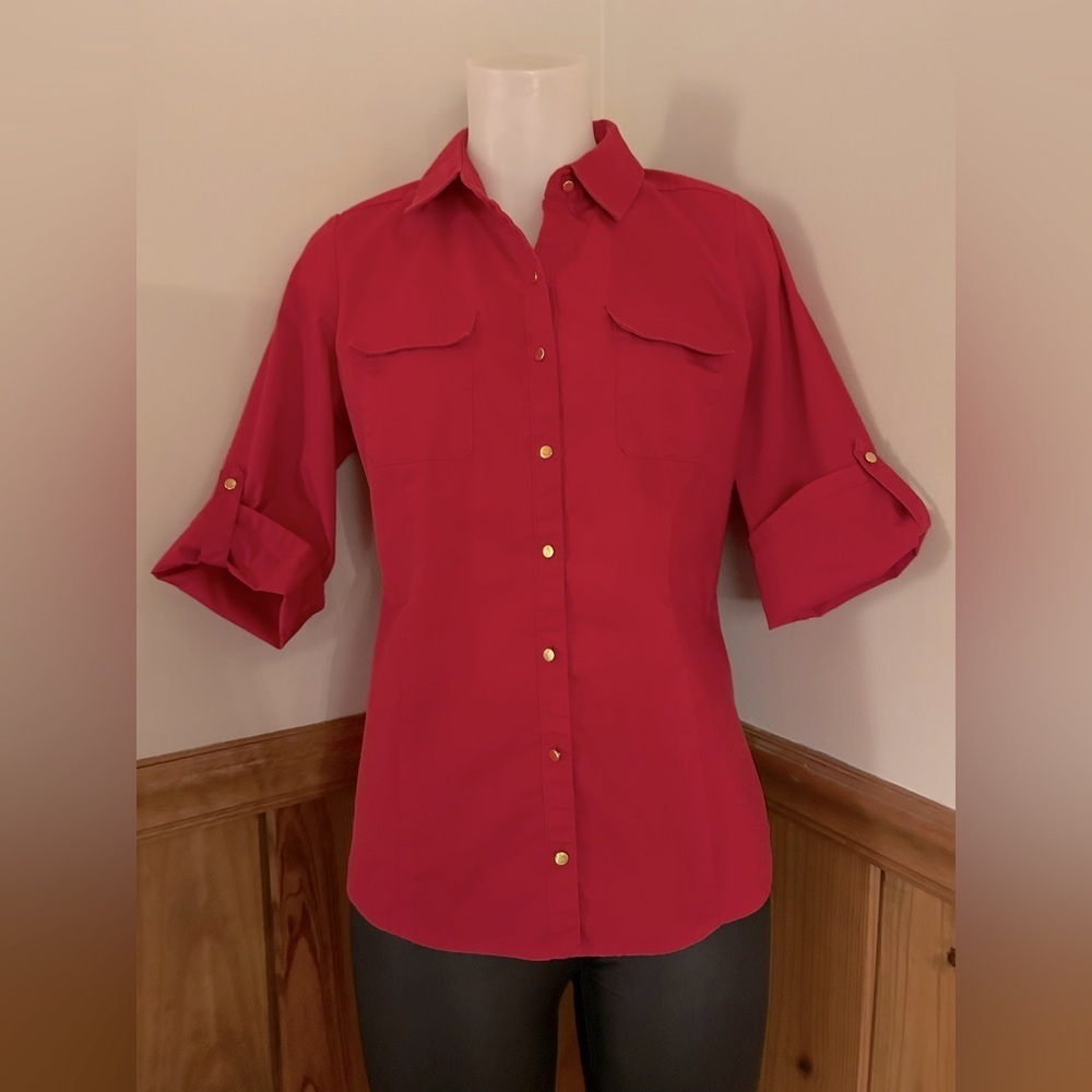 Worthington Stretch M women’s berry button down blouse, gold buttons, work sexy